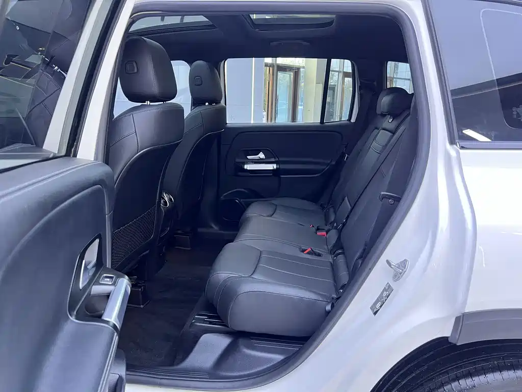 Mercedes-Benz GLB — миниатюра 13