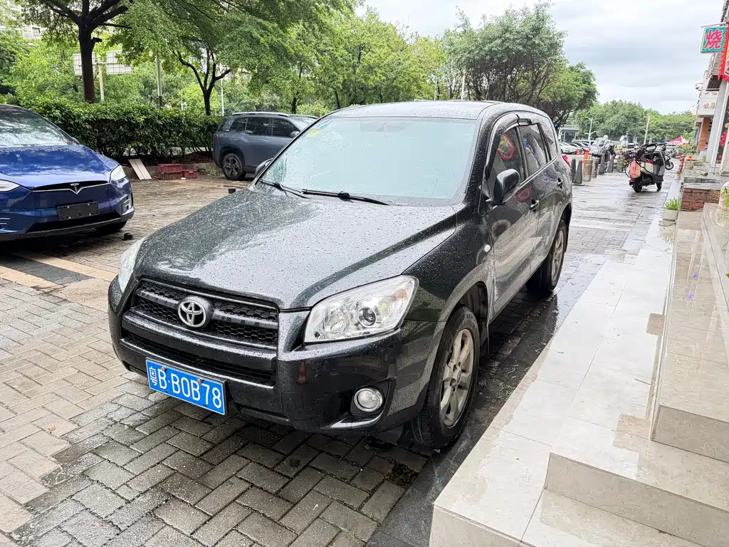 Toyota RAV4 2011