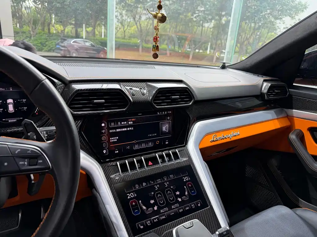 Lamborghini Urus — миниатюра 7
