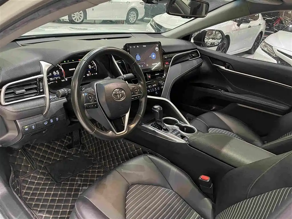 Toyota Camry — миниатюра 4