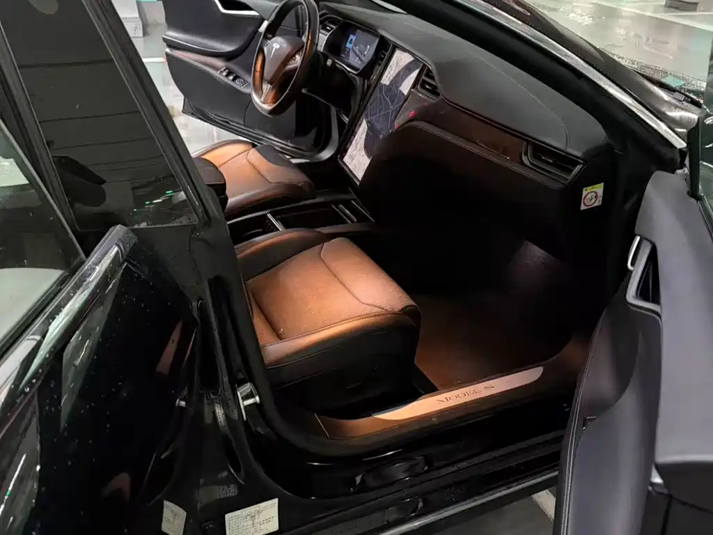 Tesla Model S — миниатюра 8