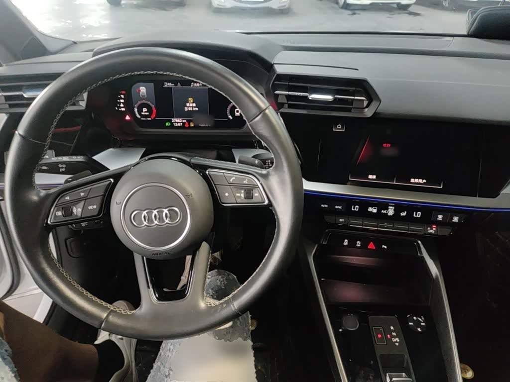 Audi A3 1.4 л 2024 г. Белый, пробег 27900 км