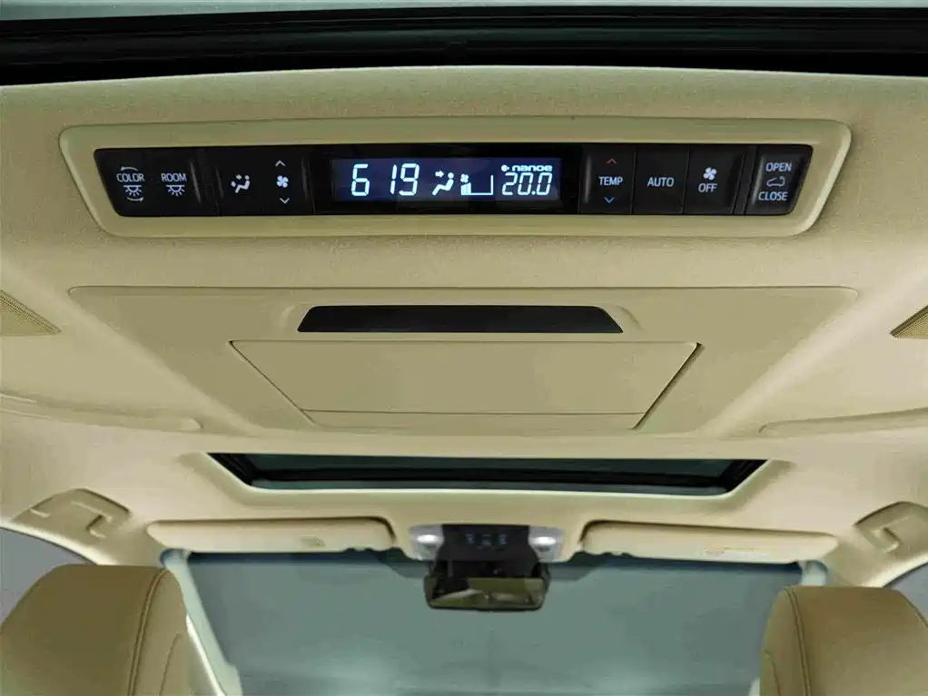 Toyota Alphard — миниатюра 19