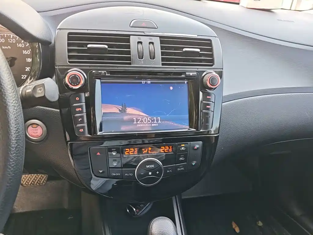 Nissan Tiida — миниатюра 13