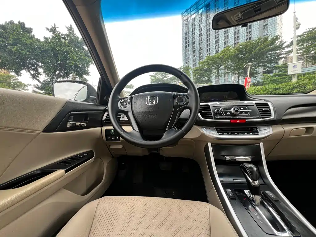 Honda Accord — миниатюра 9