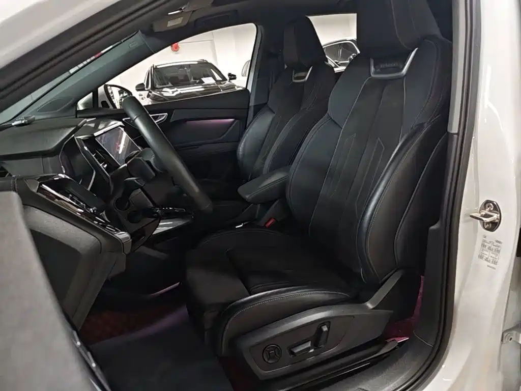 Audi Q4 e-tron — миниатюра 15