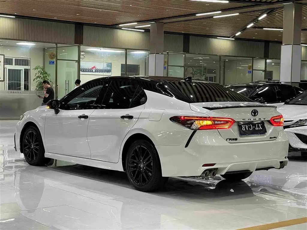 Toyota Camry — миниатюра 12