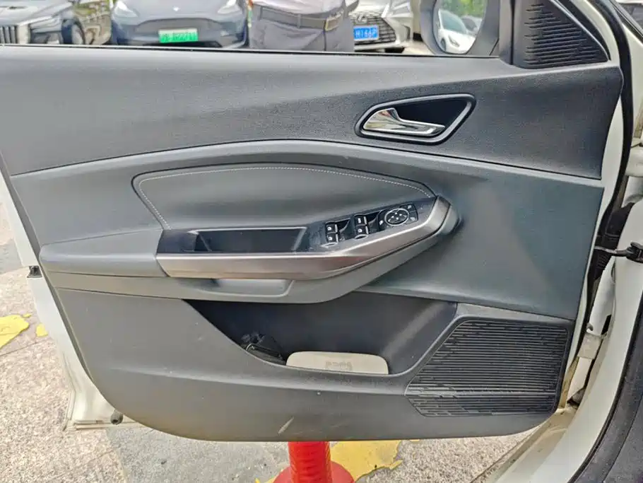 Ford Escort 2015 1.5L AT Fashion