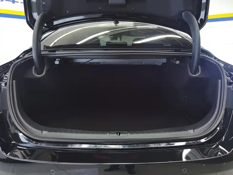 Hongqi Hongqi H5 — миниатюра 3