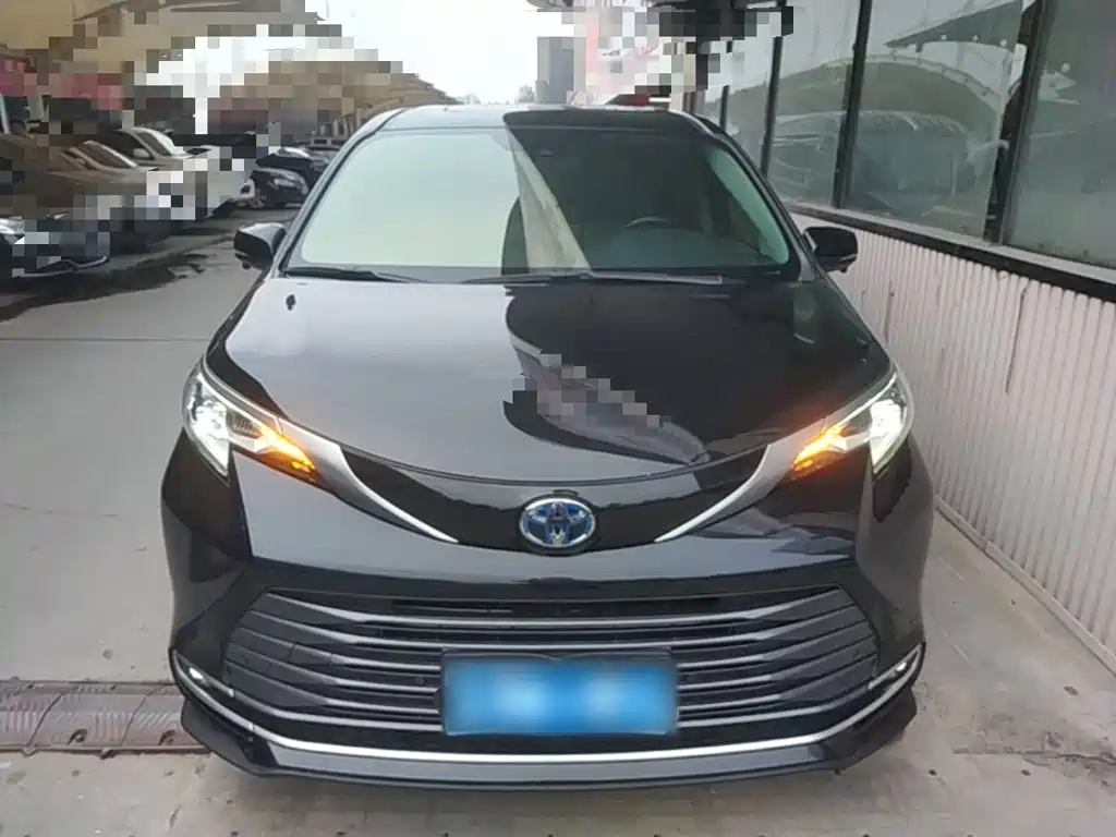 Toyota Sienna — миниатюра 3