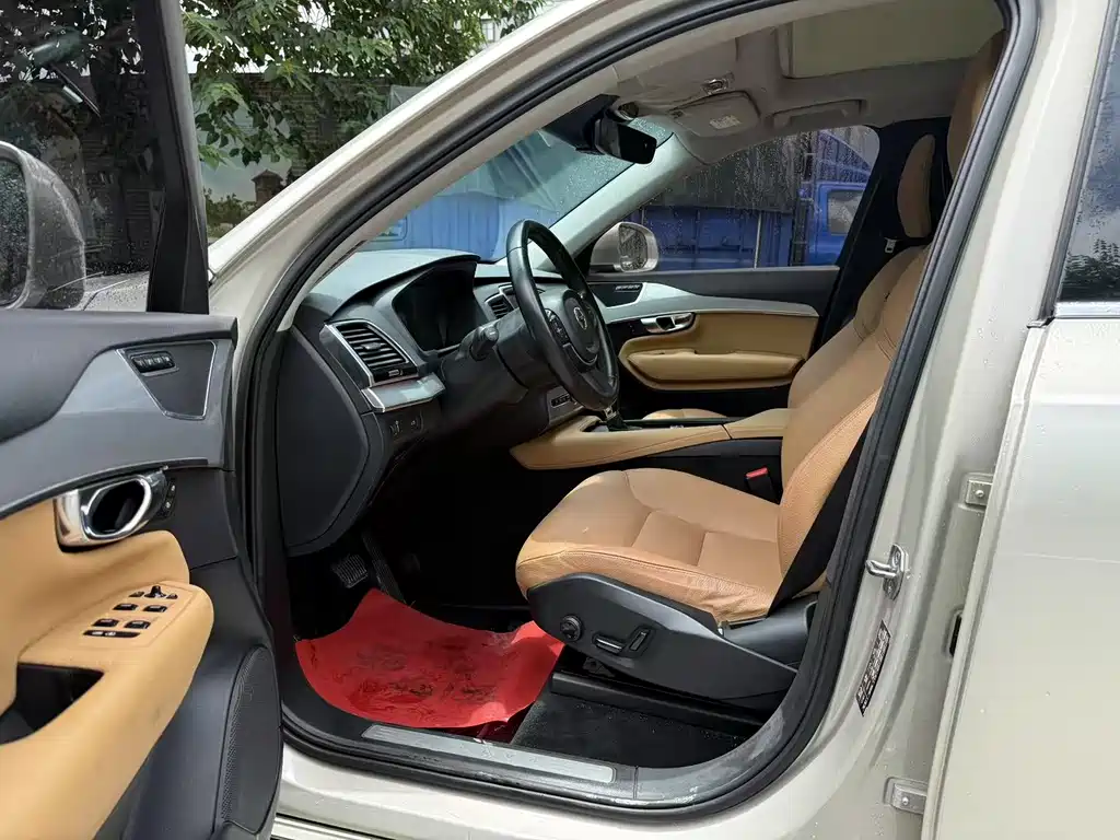 Volvo XC90 — миниатюра 7