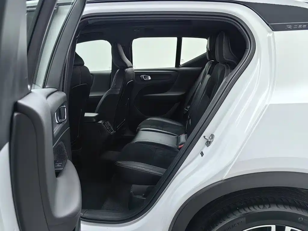 Volvo XC40 — миниатюра 15