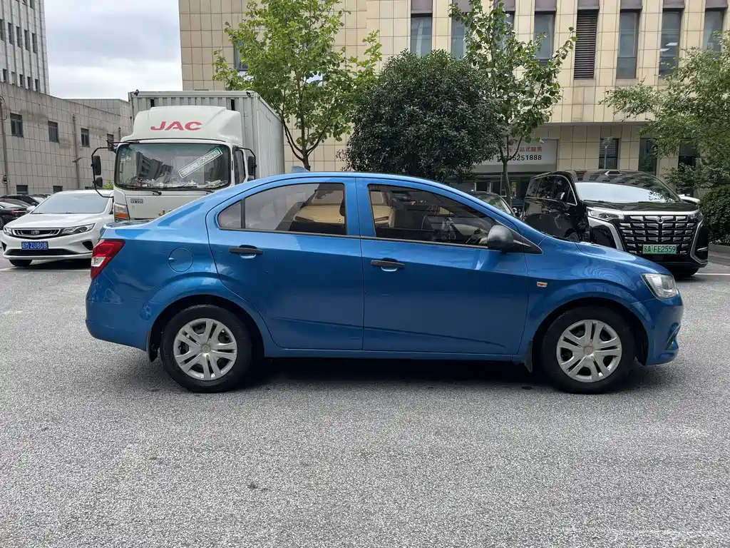Chevrolet Aveo — миниатюра 8