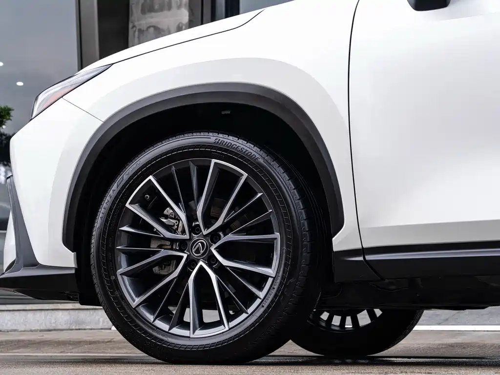 Lexus NX — миниатюра 8
