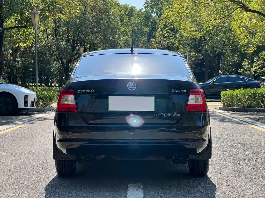 Skoda Rapid — миниатюра 4