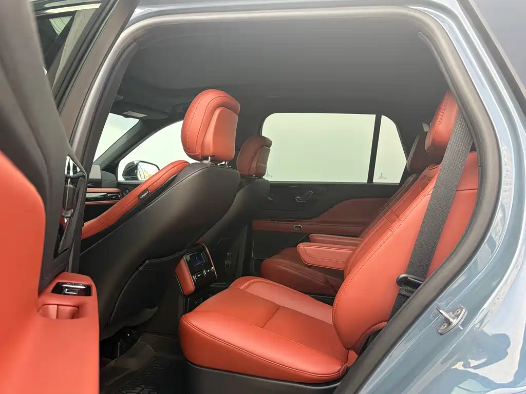 Lincoln Aviator — миниатюра 13