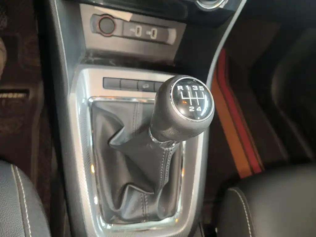 Roewe RX3 — миниатюра 14