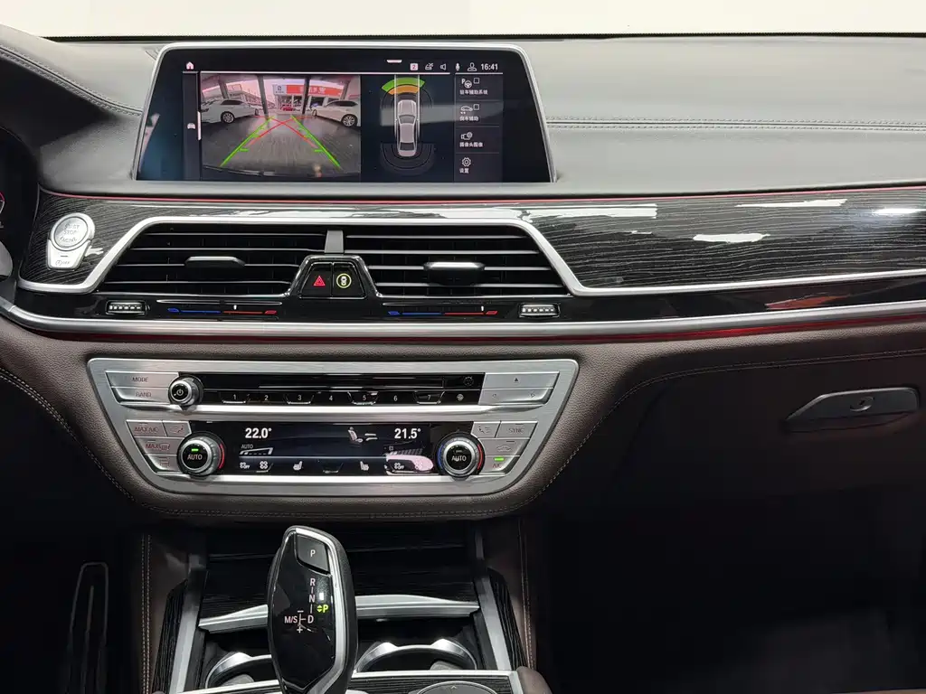 BMW 7 Series — миниатюра 12