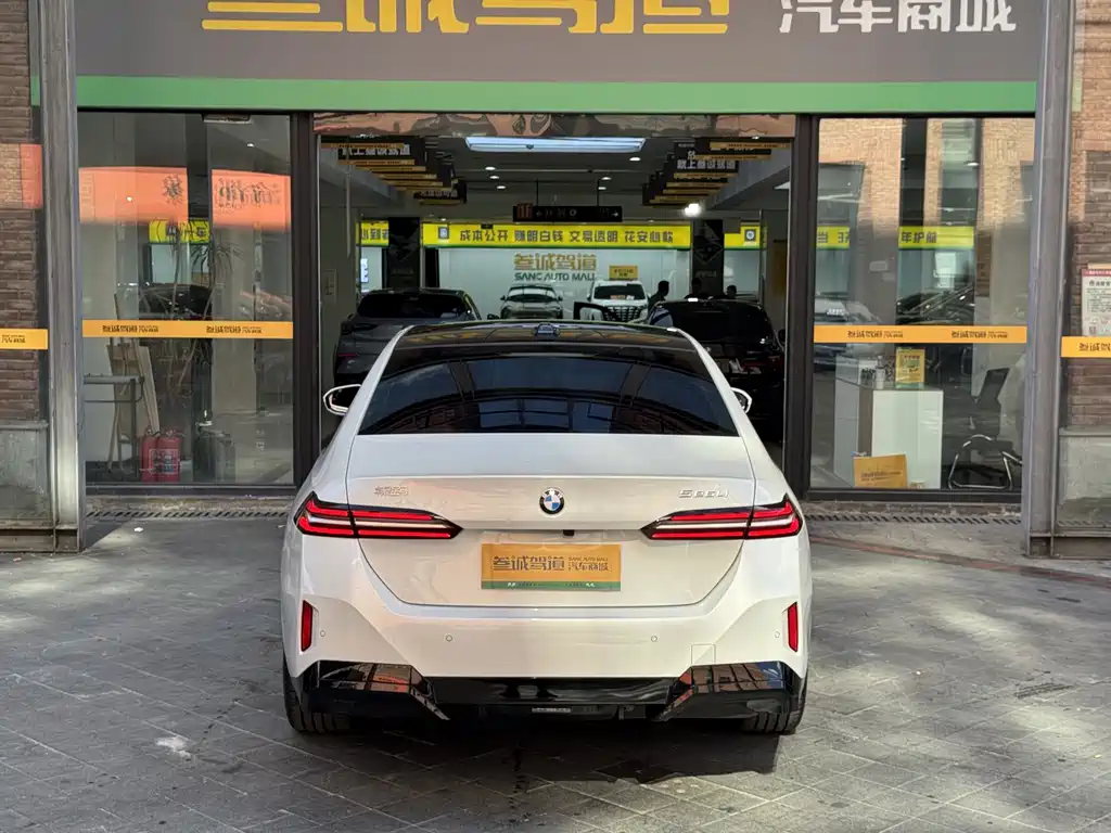 BMW 5 Series — миниатюра 4