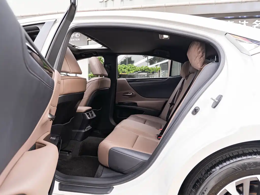 Lexus ES — миниатюра 10