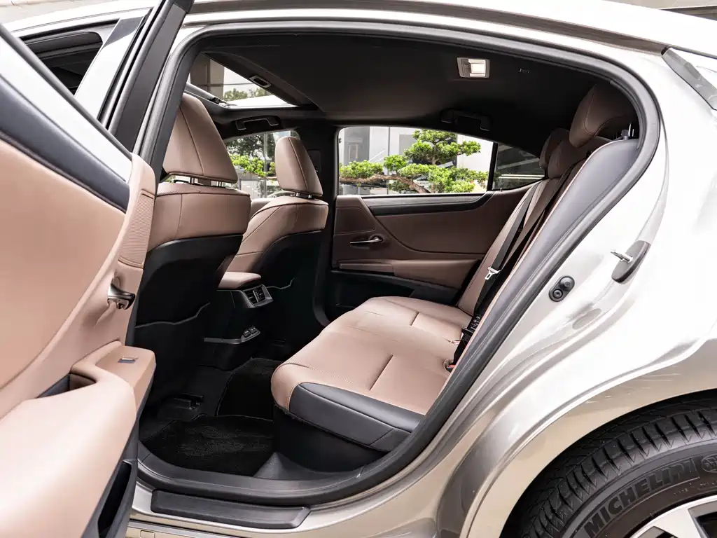 Lexus ES — миниатюра 10