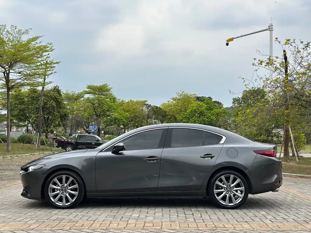 MAZDA 3 ANGKESAILA