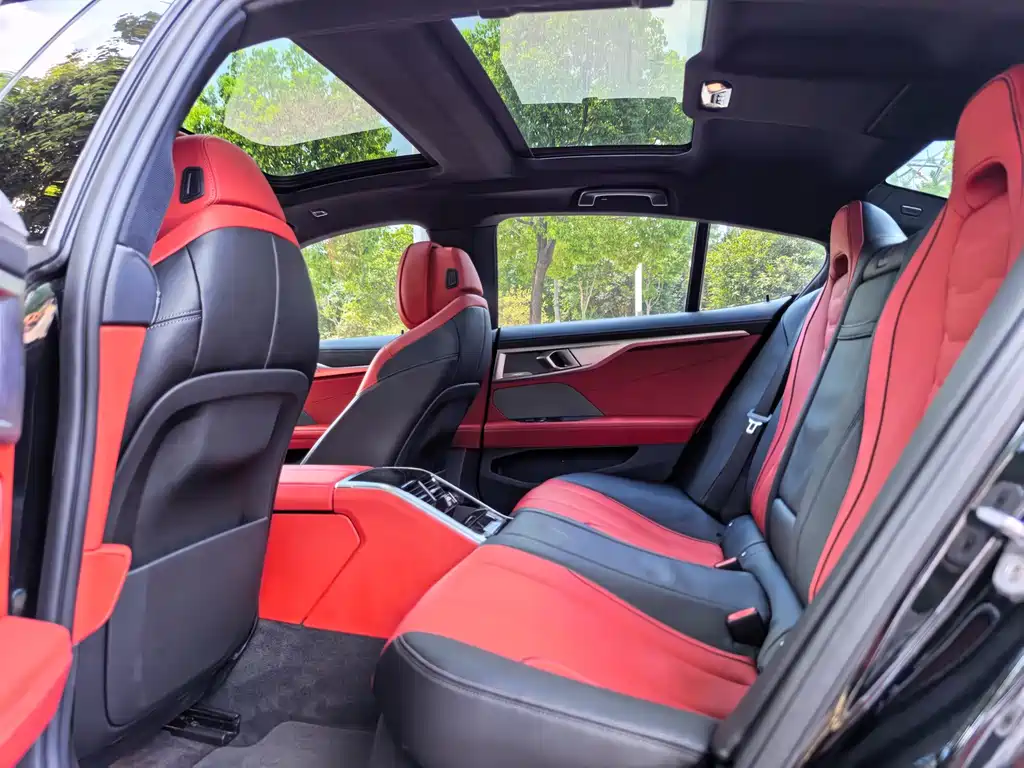BMW 8 Series — миниатюра 8