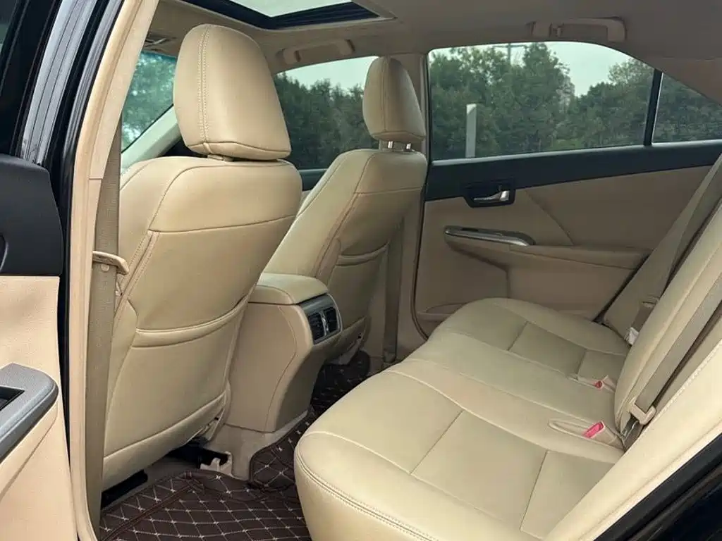 Toyota Camry — миниатюра 7