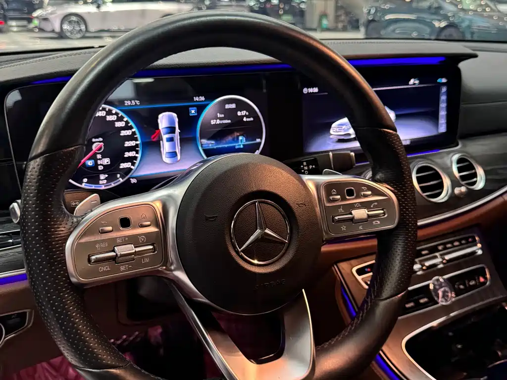 Mercedes-Benz E-Class — миниатюра 13