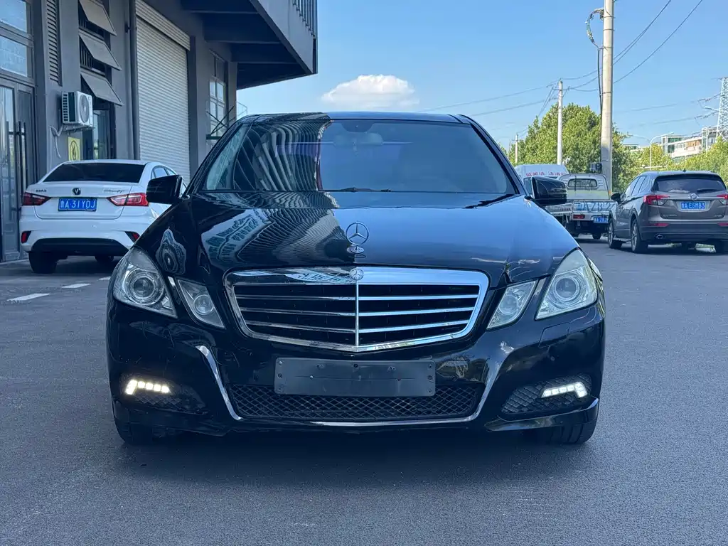 Mercedes-Benz E-Class — миниатюра 2