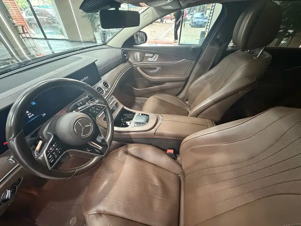 Mercedes-Benz E-Class — миниатюра 3