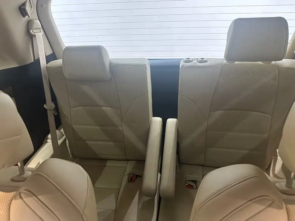 Toyota Alphard — миниатюра 15