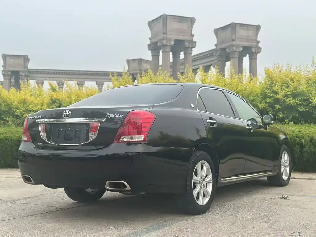 Toyota Crown — миниатюра 5