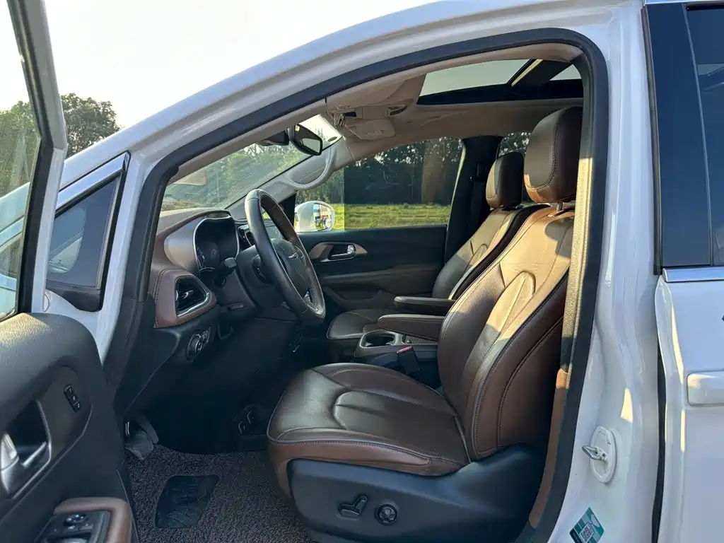 Chrysler Grand Voyager (Import) — миниатюра 9