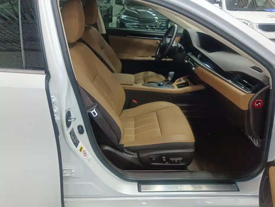 Lexus ES — миниатюра 8