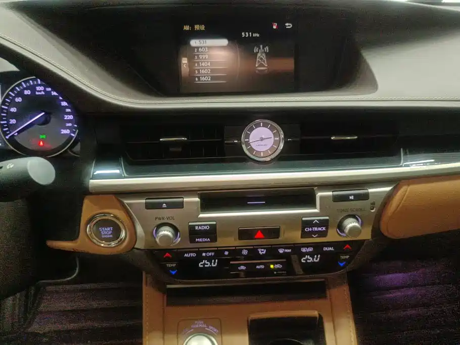 Lexus ES — миниатюра 13