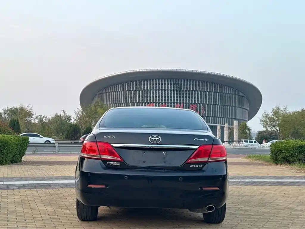 Toyota Camry — миниатюра 5