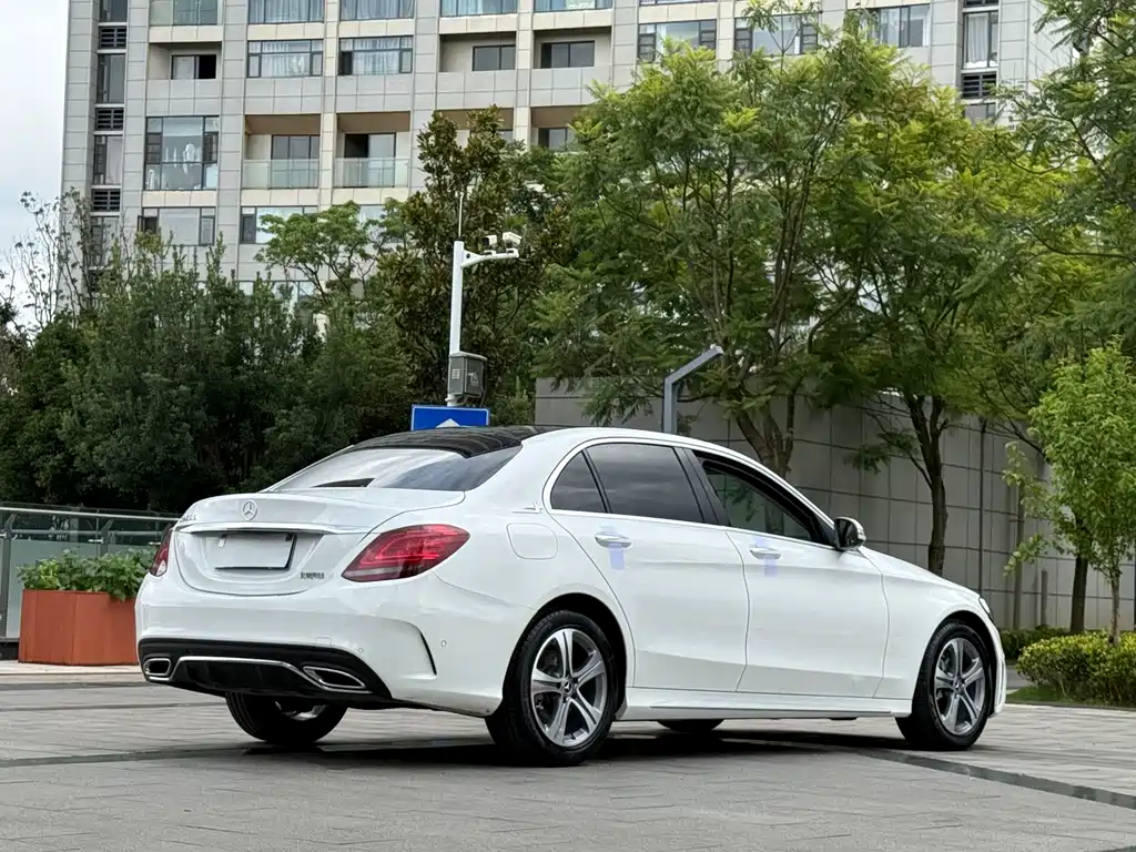Mercedes-Benz C-Class — миниатюра 7