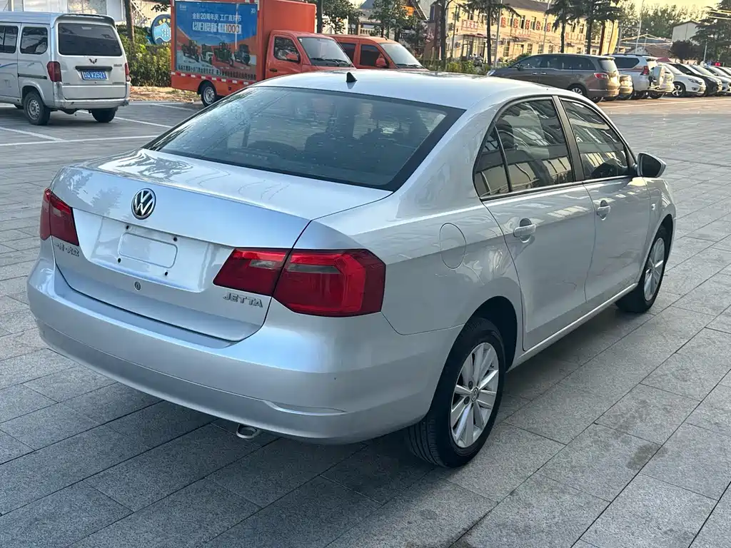 Volkswagen Jetta — миниатюра 7