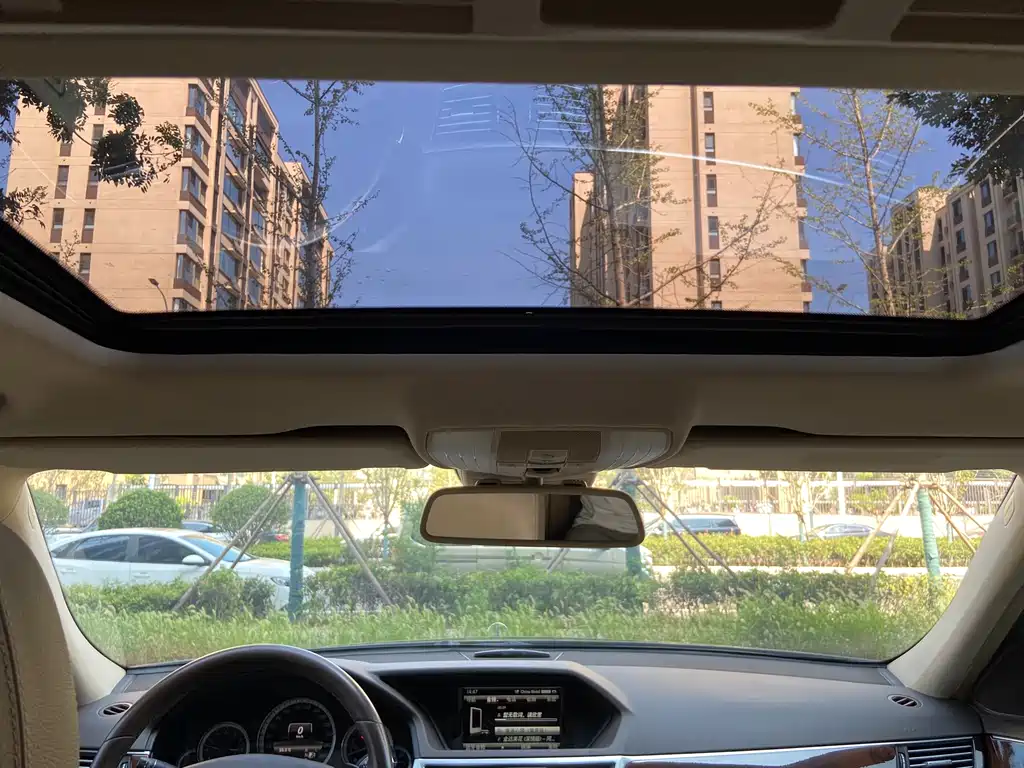 Mercedes-Benz E-Class — миниатюра 15