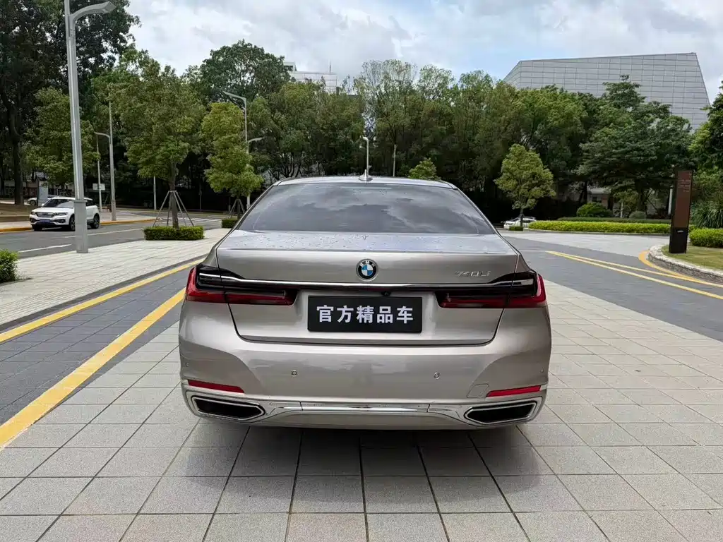 BMW 7 Series — миниатюра 5