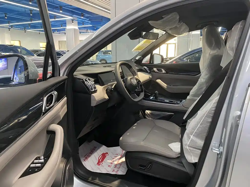 Geely Boyue L — миниатюра 15