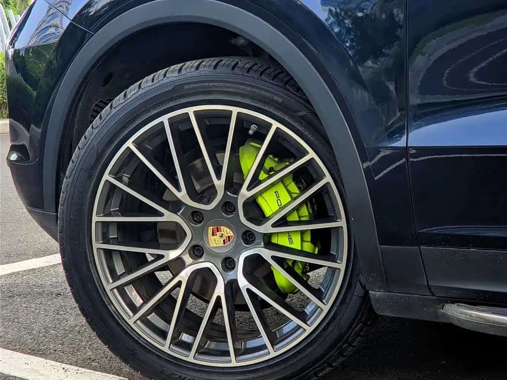 Porsche Cayenne — миниатюра 15