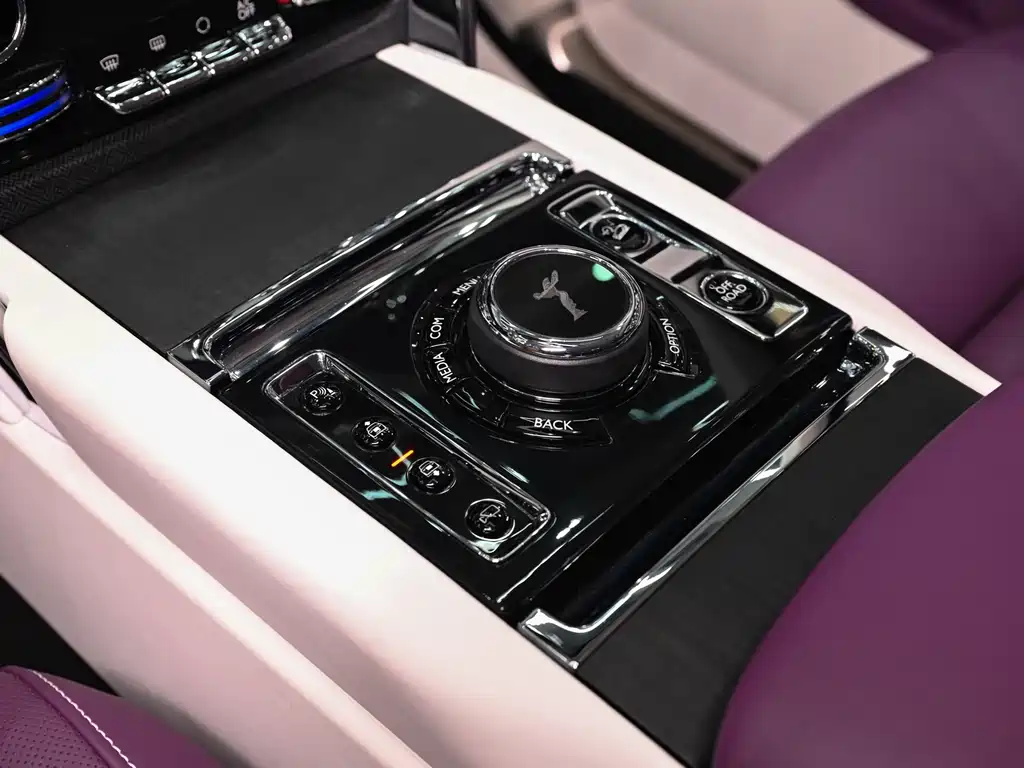 Rolls-Royce Cullinan 2018 мест