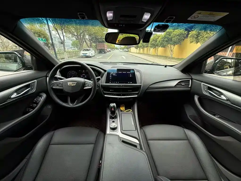 Cadillac CT5 — миниатюра 7