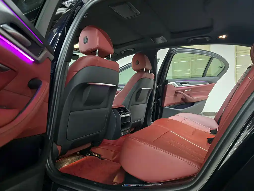 BMW 5 Series — миниатюра 7