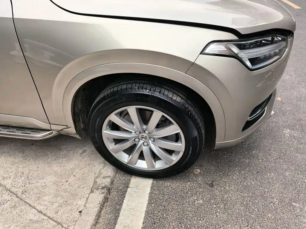 Volvo XC90 2017 T6 5 мест