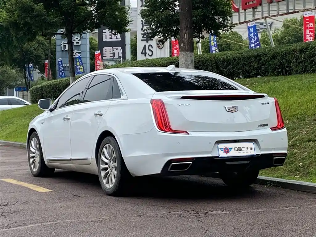 CADILLAC XTS