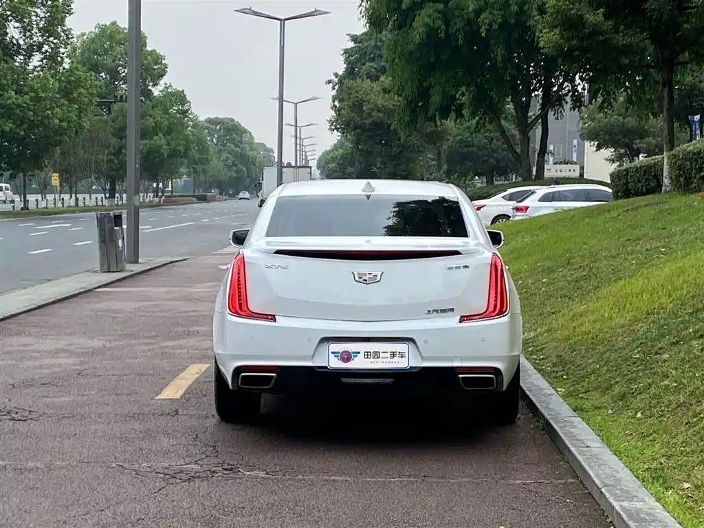 CADILLAC XTS