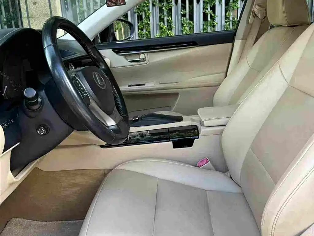 Lexus ES 2013 300h Elite